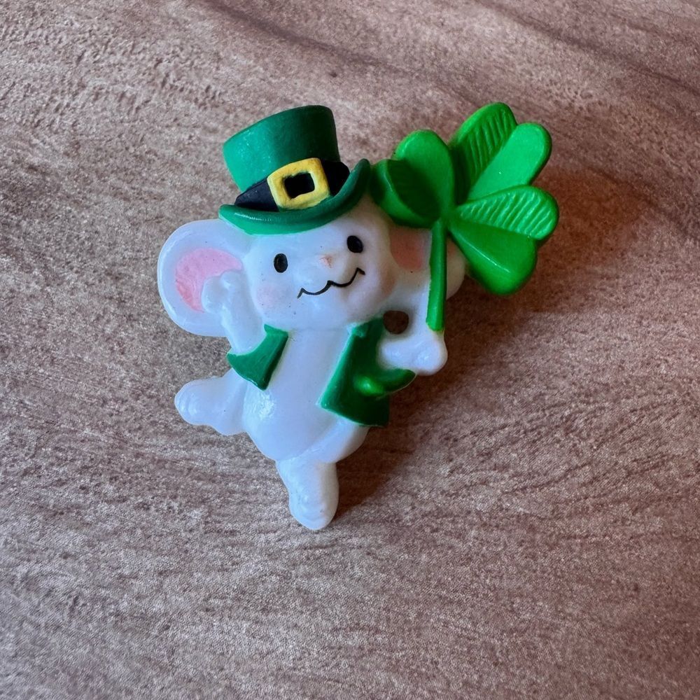 Hallmark St. Patrick’s Day Shamrock Mouse Collectible Pin Brooch 1981 Plastic